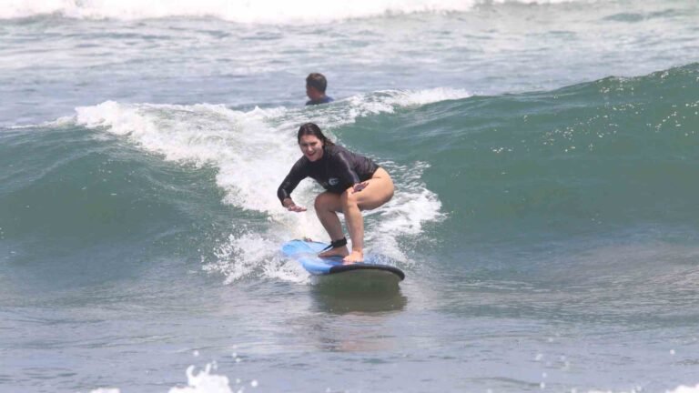 Batu Bolong Surf lesson